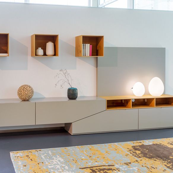 Moderne Wohnwand von Sudbrock in beige mit Holz