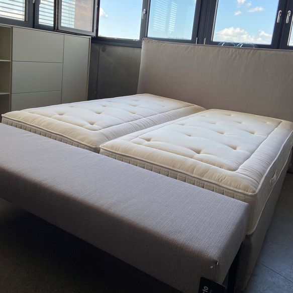 graues Boxspringbett Como von Riposana