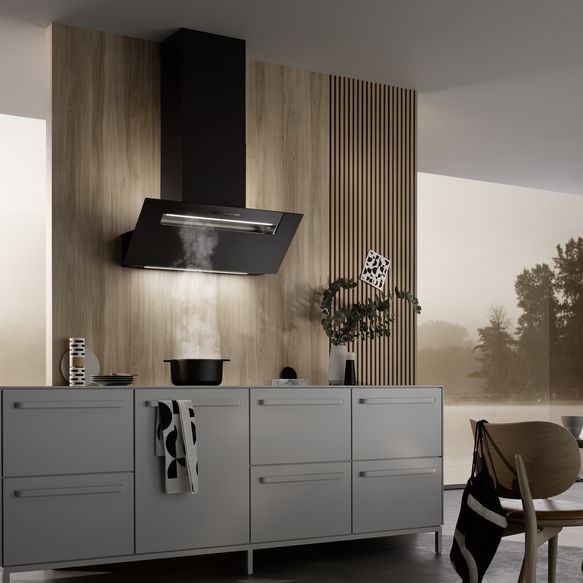 Helle moderne Küche mit Berbel Kopffreihaube