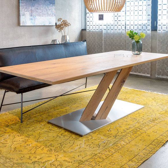 Esstisch Wildeiche weiß mit schrägem Fuß von Pönnighaus