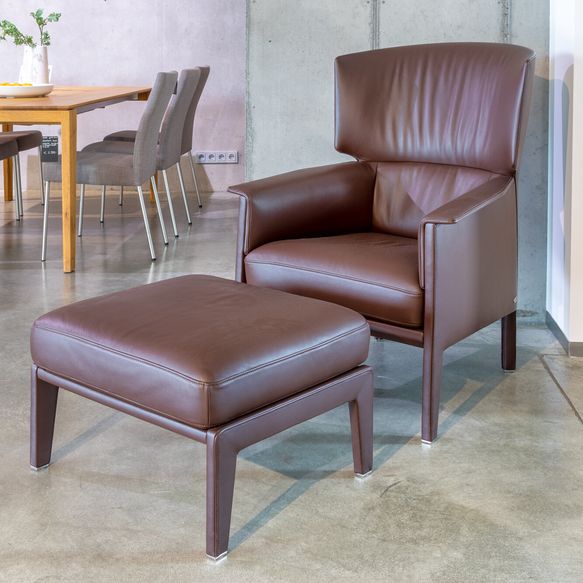 brauner Sessel aus Leder mit Hocker von de Sede