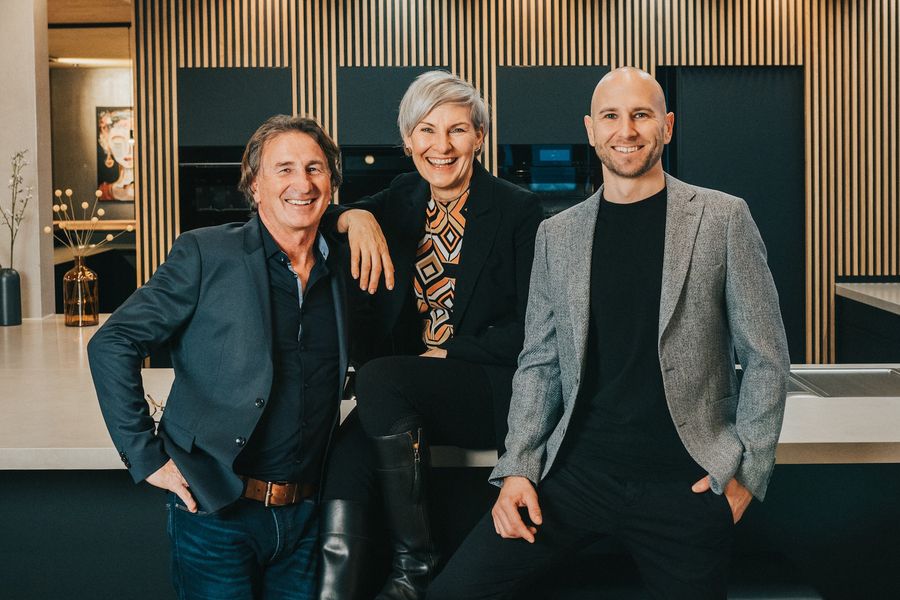 Familie Palummo vor der Eventküche im inpuncto tower