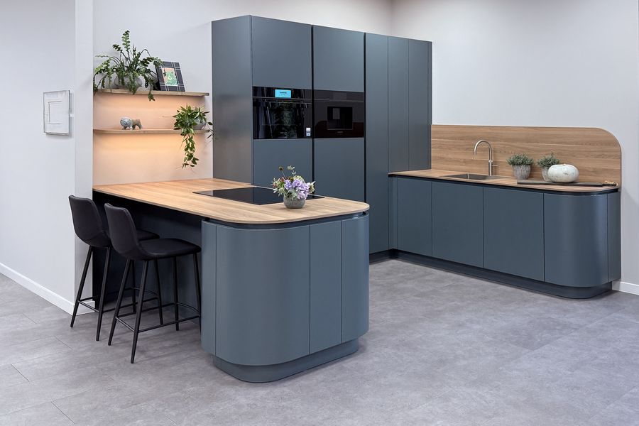 Beckermann Küche mit abgerundeten Kanten in blau