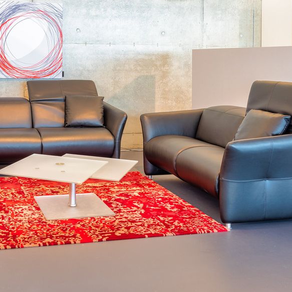 schwarze Polstergruppe aus Leder mit Motor von Vivado