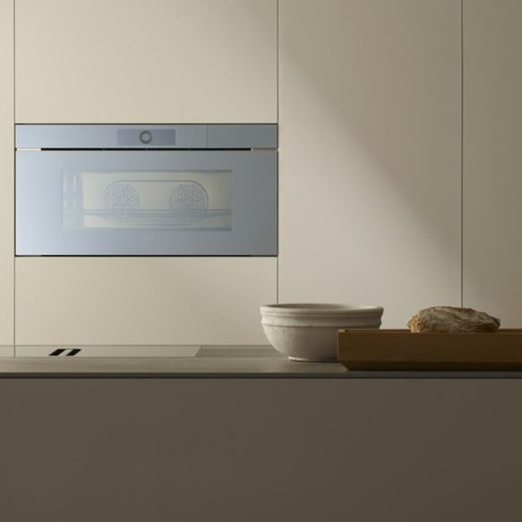 Beige Küche mit Combisteamer von V-ZUG