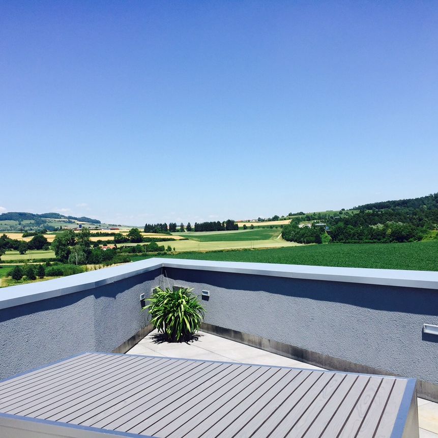 Dachterrasse von inpuncto mit Blick ins Grüne