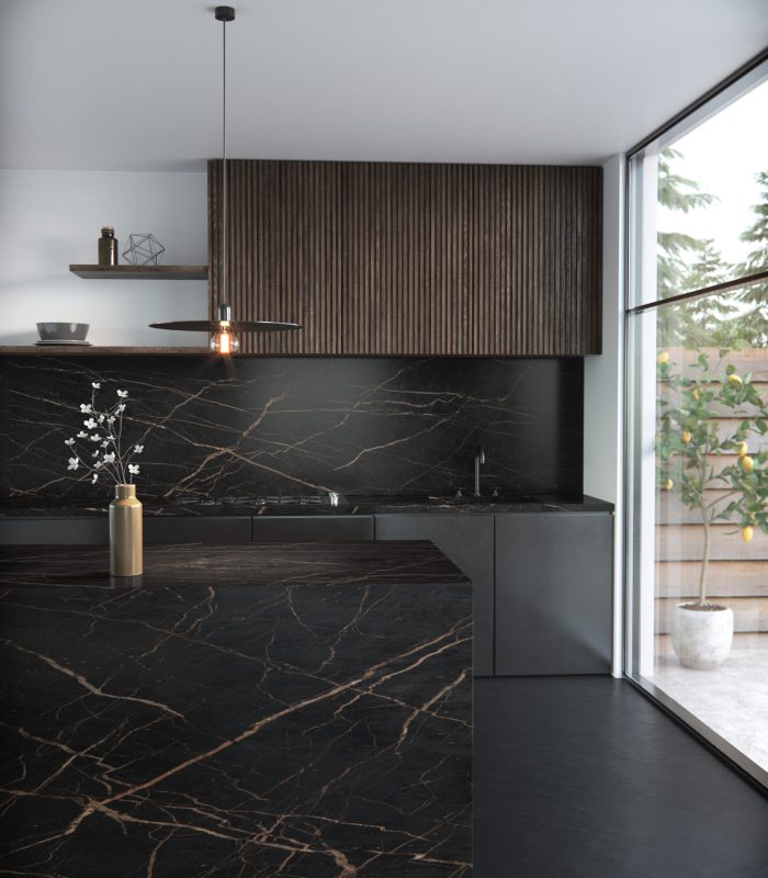 Moderne, dunkle Designküche mit Keramik-Dekor und Holzrillen