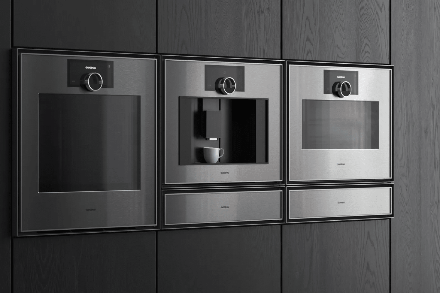 Kaffemaschine, Dampfgarer, Backofen und Wäremschublade von Gaggenau in einer Hochschrankwand
